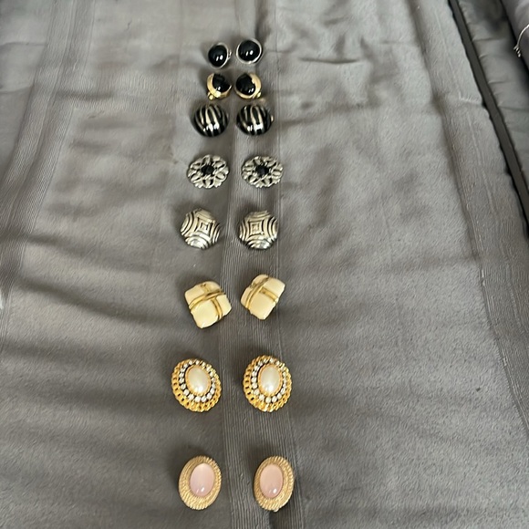 Clip on earrings a set of eight - Picture 2 of 2